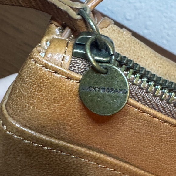 Lucky Brand BoHo Tan Caramel Flap Leather Crossbody Bag Purse Maximum Storage - Picture 7 of 11